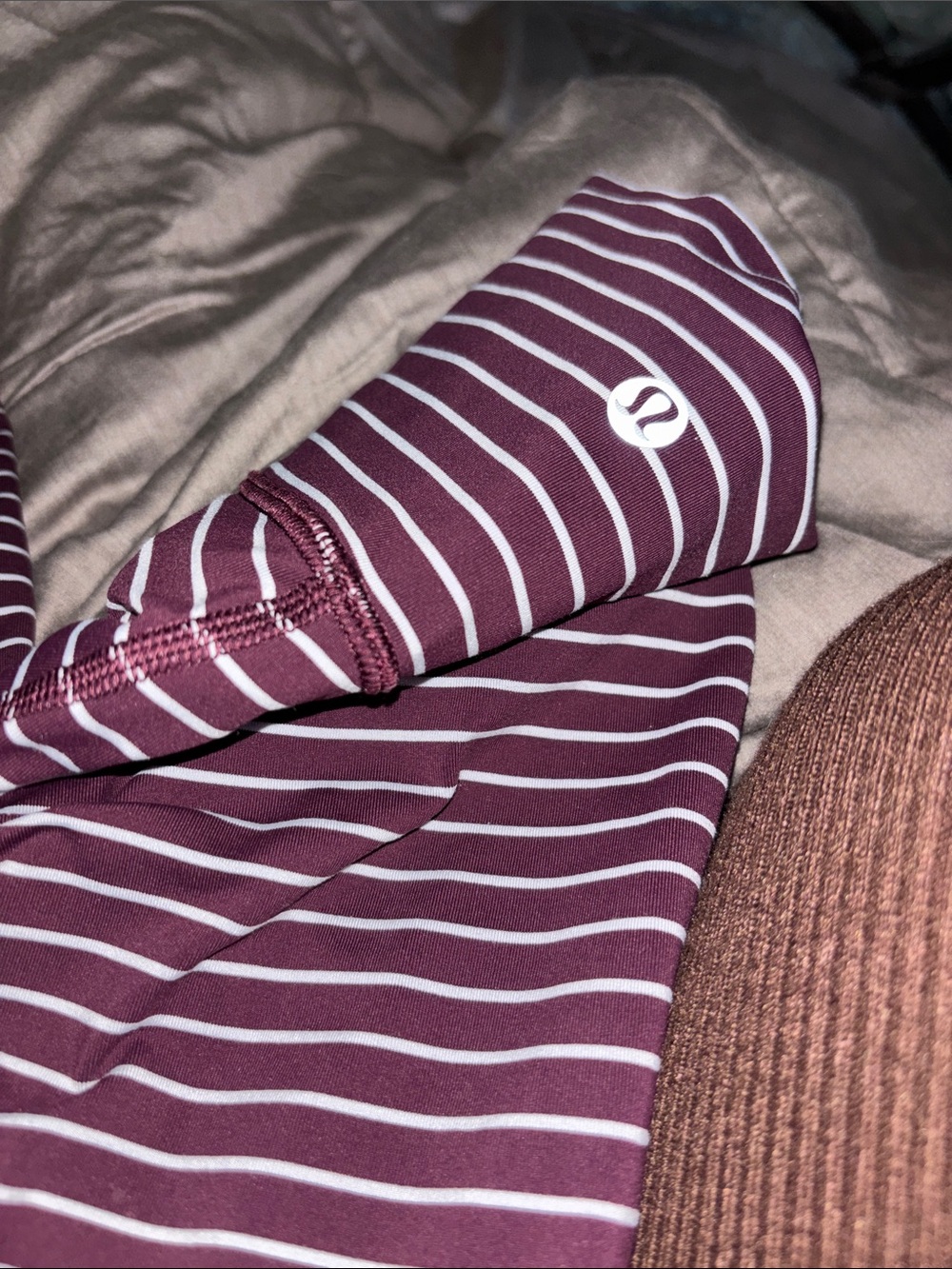 Lululemon size 4 ~ Wunder Under Striped 3/4 Length Maroon and White Leggings - Picture 2 of 6